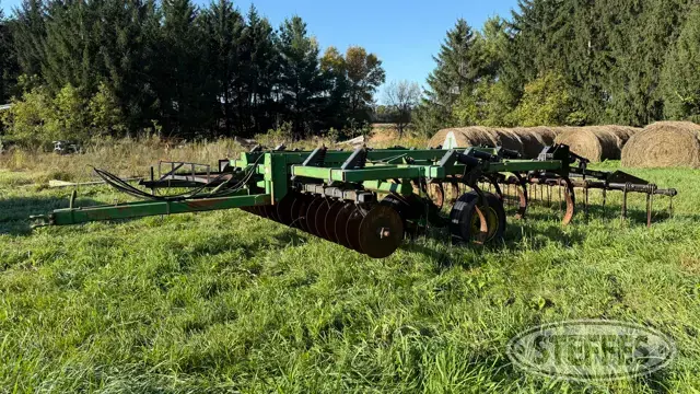 John Deere 714