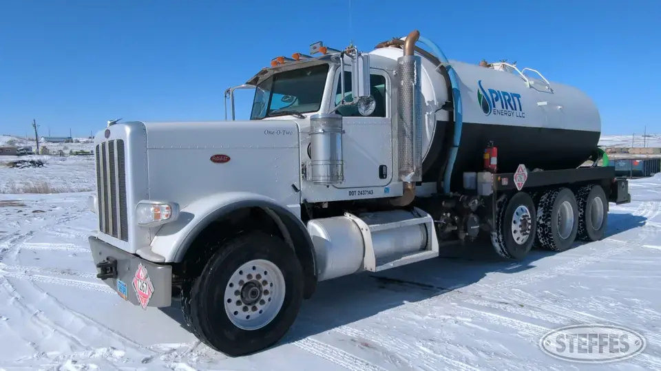 2011 Peterbilt 388 Tank Truck