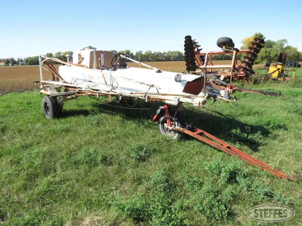 Melroe 103 Spra-Coupe Self-Propelled Sprayer