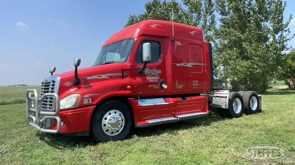 2011 Freightliner Cascadia Conventional Truck with Sleeper