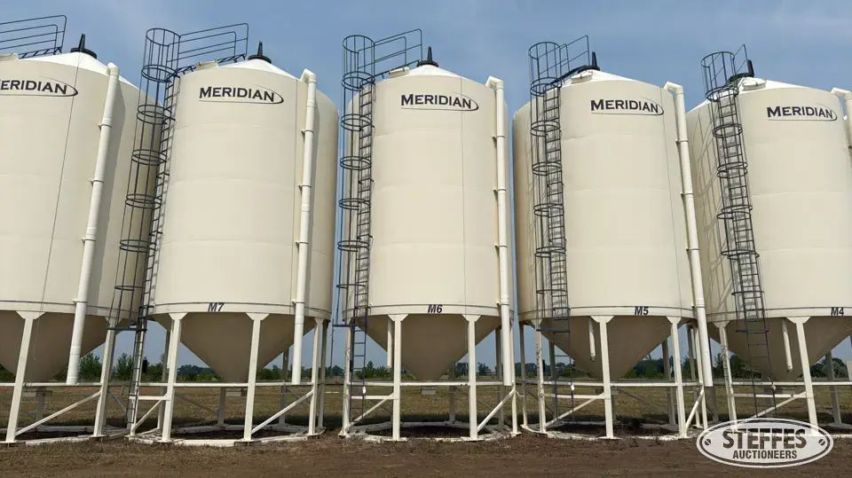 2014 Meridian M1620-40 Hopper Bin