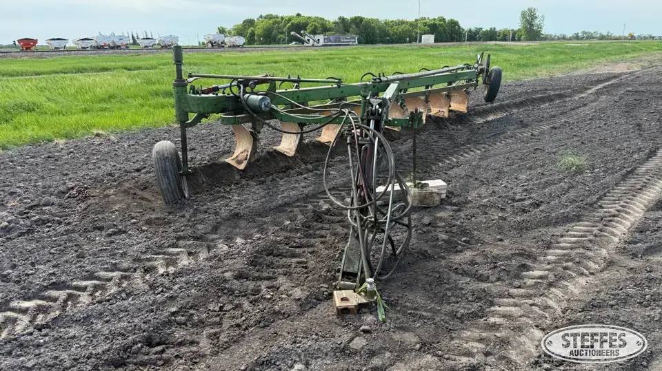 John Deere F380 Plow