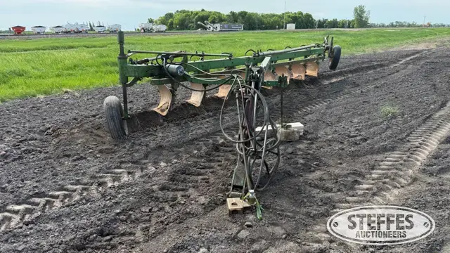 John Deere F380