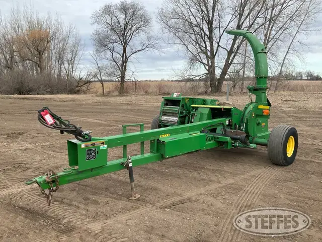 John Deere 3975