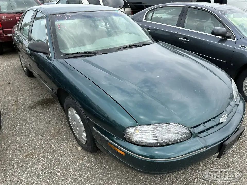 2001 Chevrolet Lumina Car