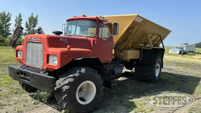 1985 Mack R688T