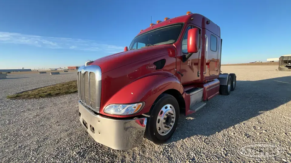 2006 Peterbilt 387 Conventional Truck with Sleeper