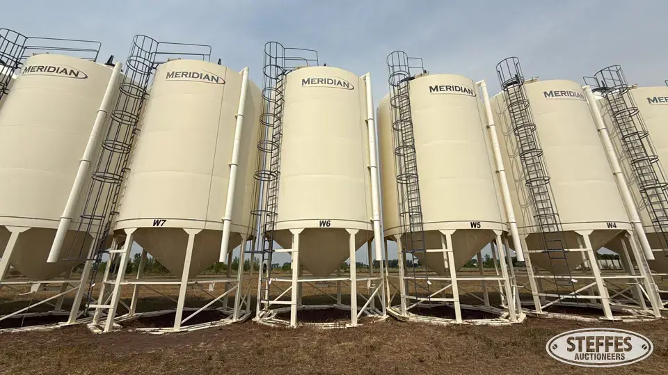 2014 Meridian M1620 Hopper Bin