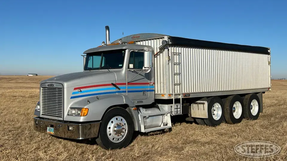 2001 Freightliner FLD112 Tri-Axle Boxed Truck