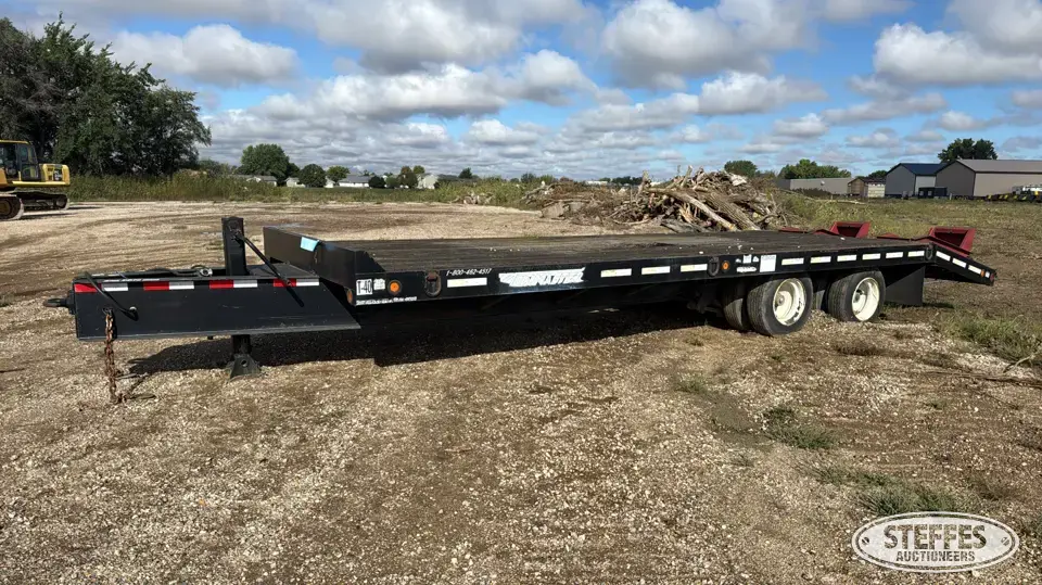 2002 Towmaster T-40 Flatbed Trailer