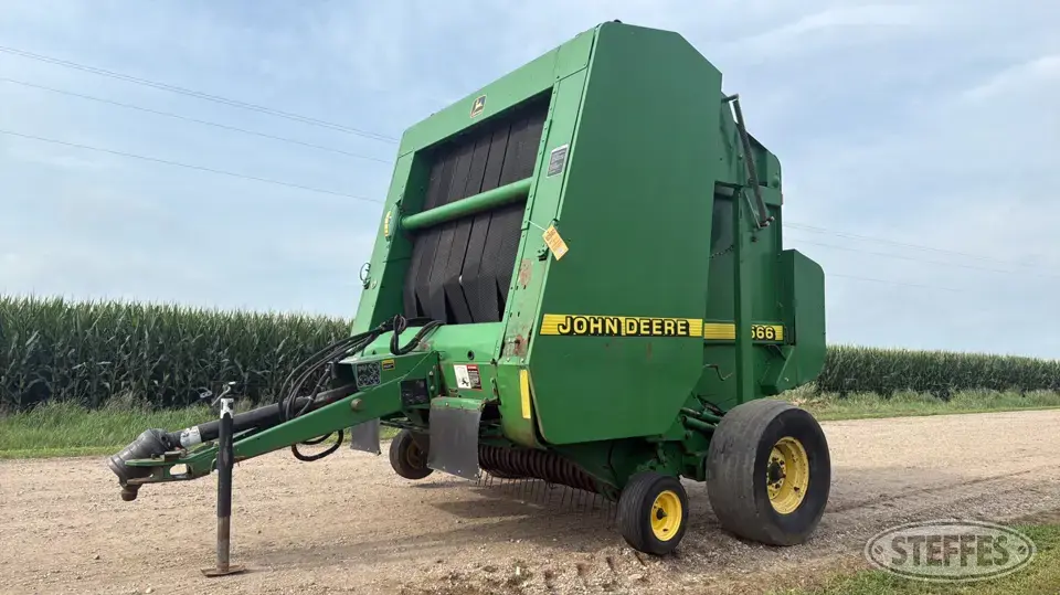 1997 John Deere 566 Round Baler