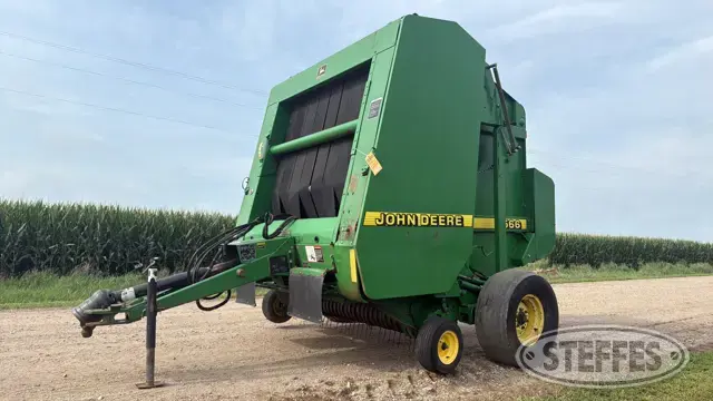 1997 John Deere 566