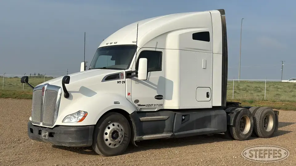 2019 Kenworth T680 Conventional Truck with Sleeper