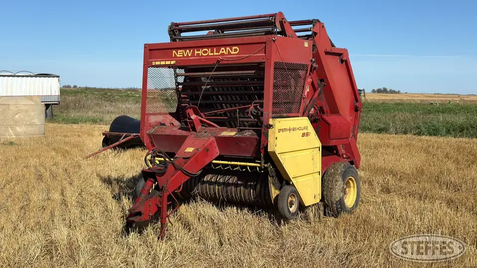 New Holland 851 Round Baler