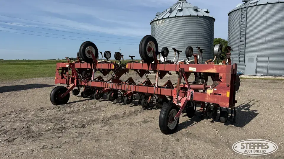 Harriston row crop cultivator