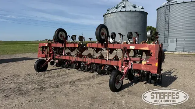 Harriston row crop cultivator
