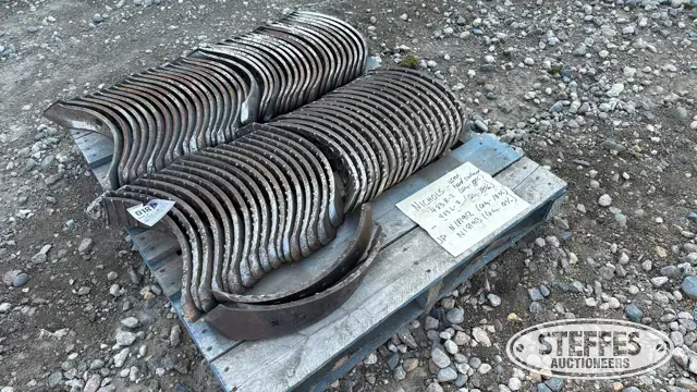 Twist shovels