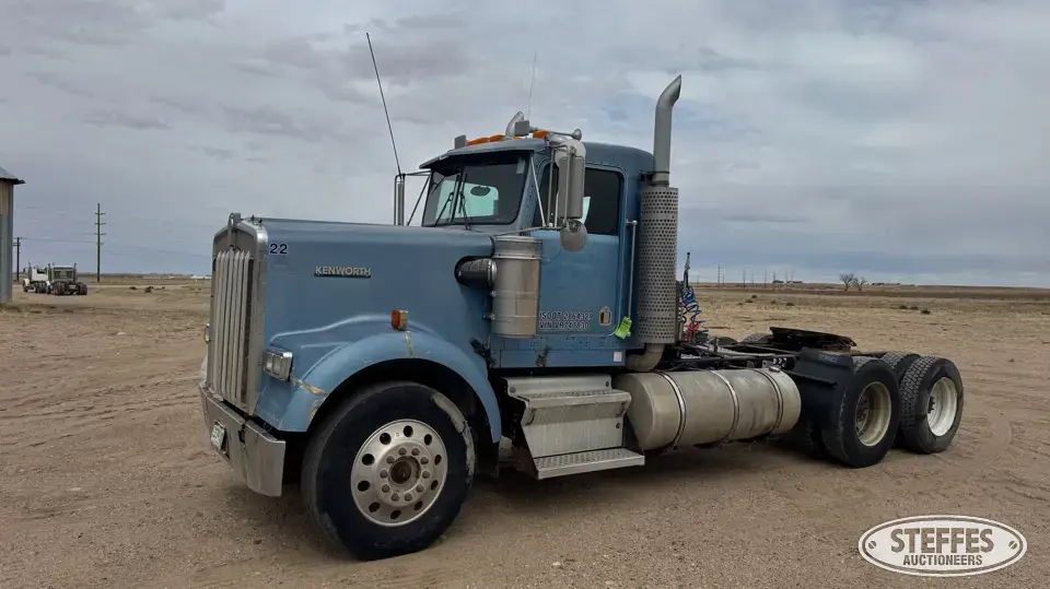 1997 Kenworth W900 Conventional Truck without Sleeper