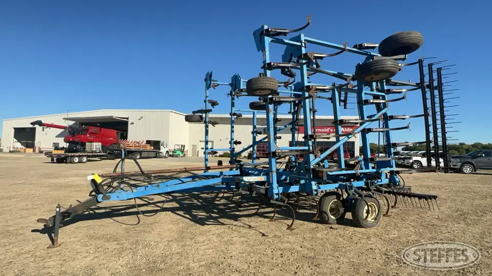 1990 DMI Tiger-Mate Field Cultivator