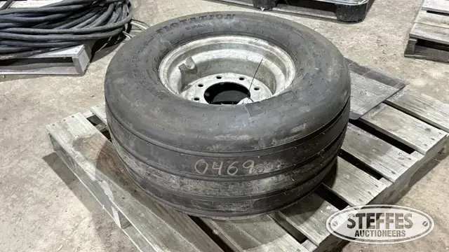 BKT 31x13.50-15 tire