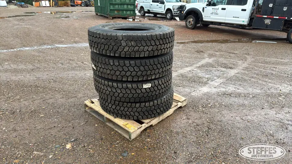 (4) Michelin X 12R22.5 tires Truck Tire