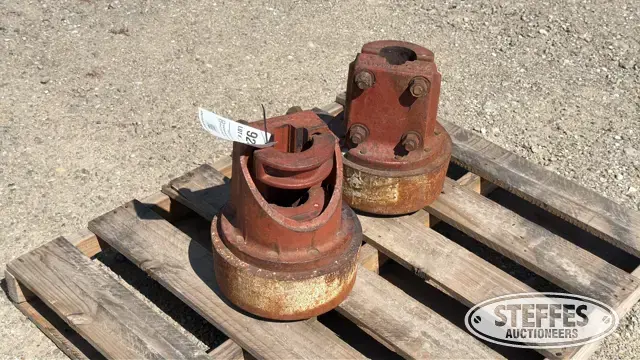 Axle mount dual hubs