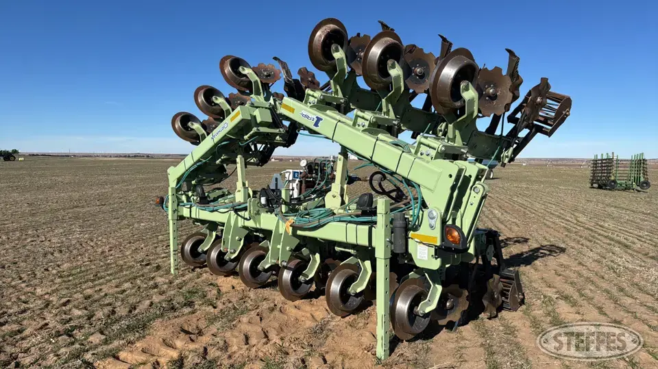 Orthman 1tRIPr Strip Tillage