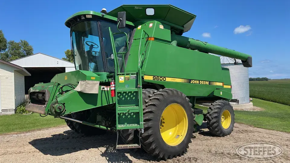 1990 John Deere 9600 Combine