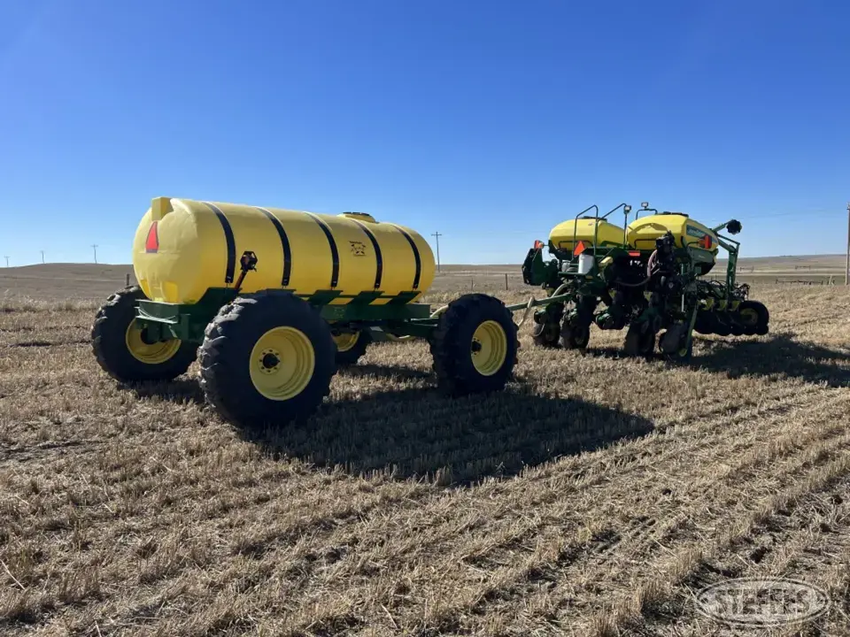 Yetter 1600 Caddy