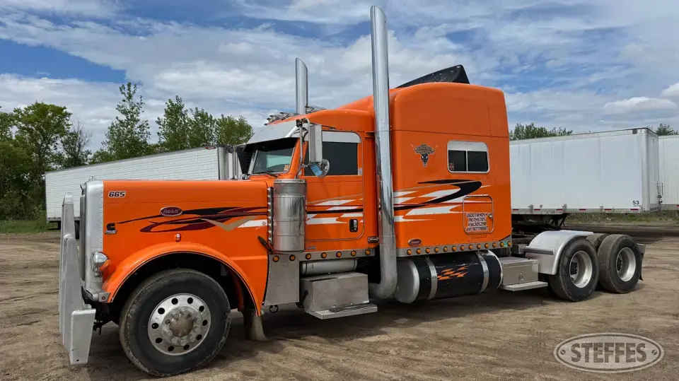 2009 Peterbilt 389 EXHD Conventional Truck with Sleeper
