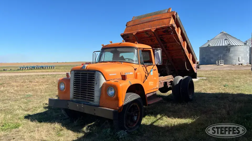 1972 International Loadstar 1600 Dump Truck