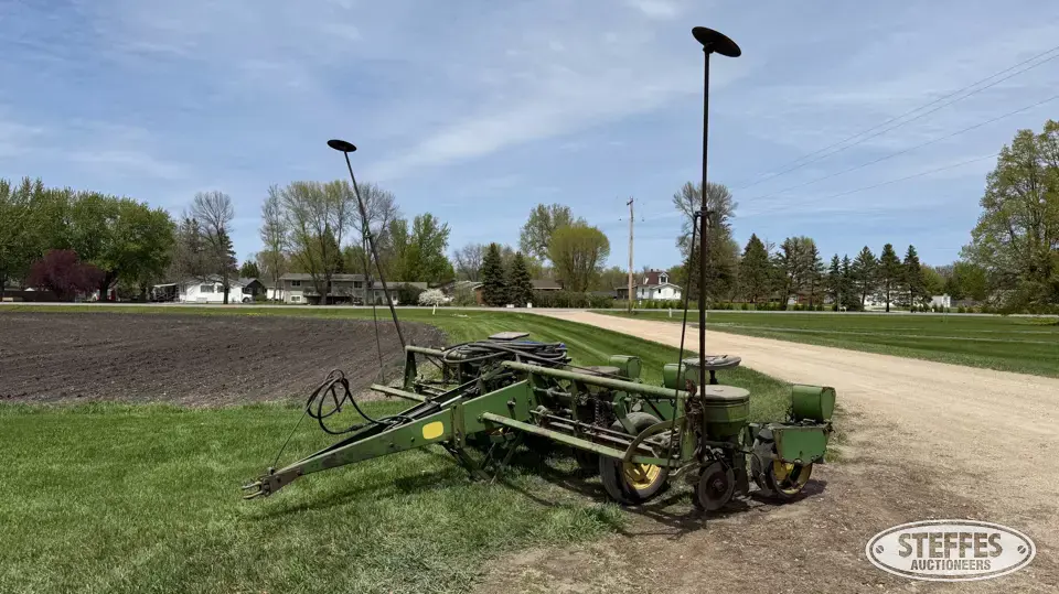 John Deere 494A Less Than 12 Row Planter