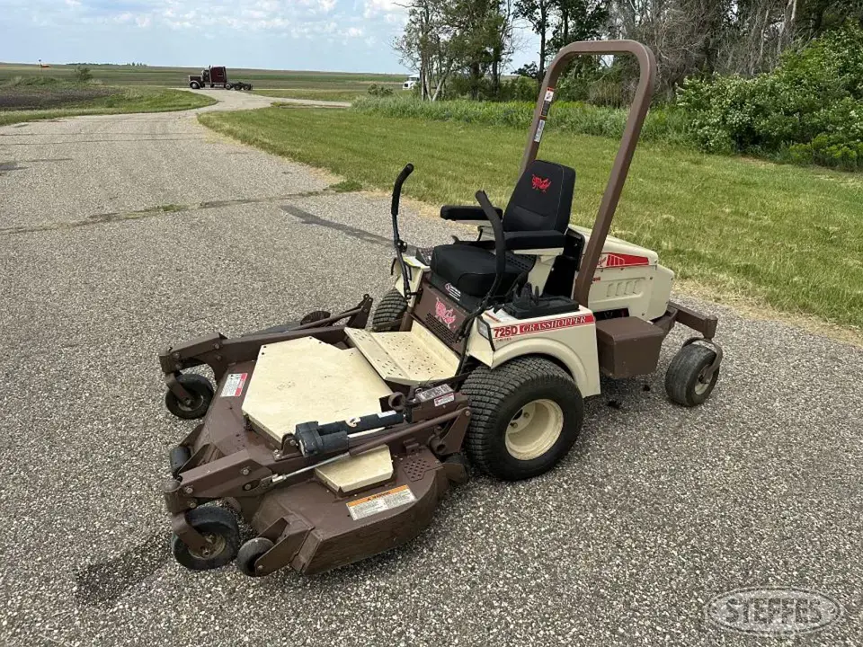 Grasshopper 725D Lawn Tractor