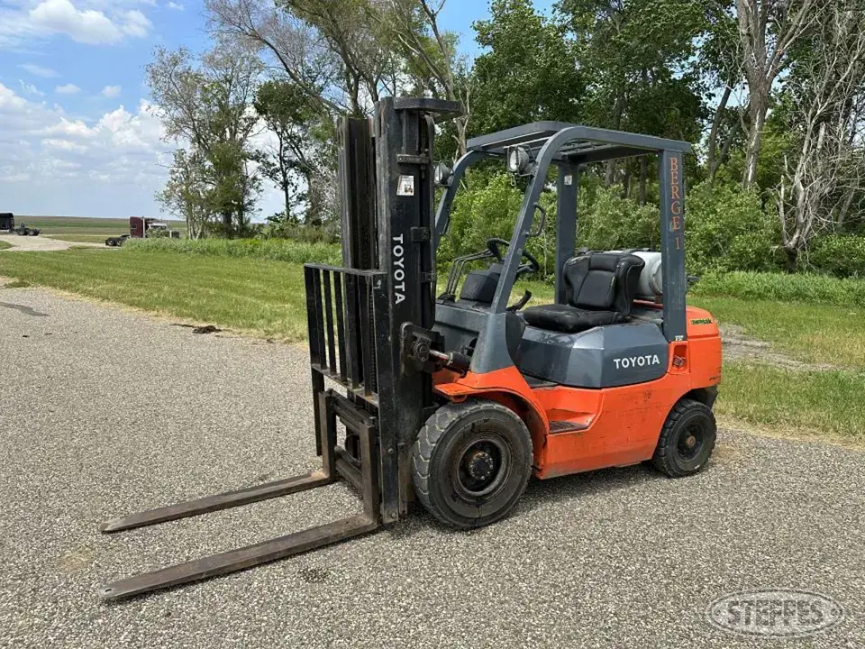 2000 Toyota 7FGU25 Warehouse Forklift