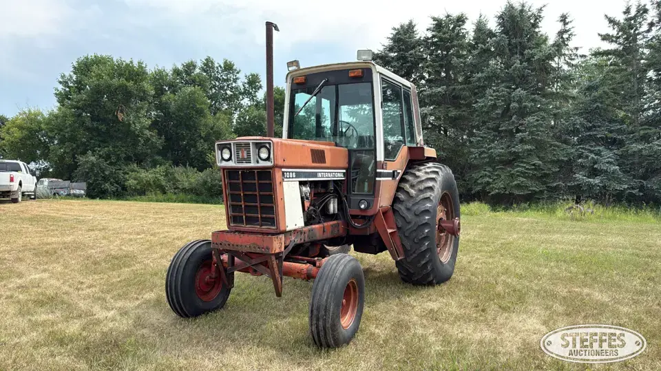 1976 International 1086 2WD Tractor