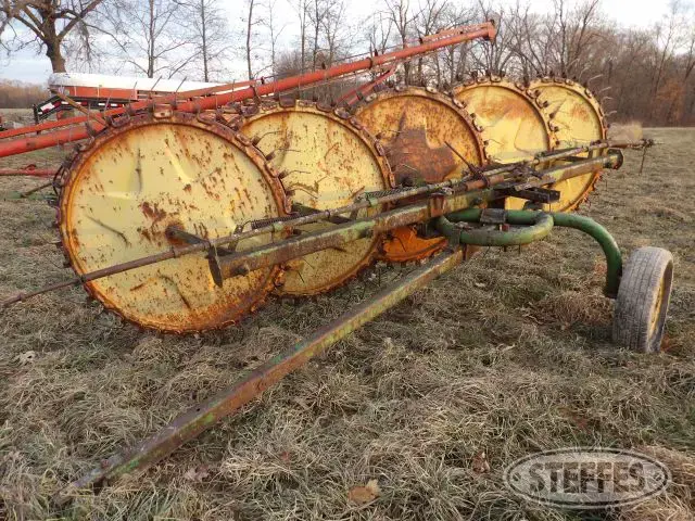 John Deere 567