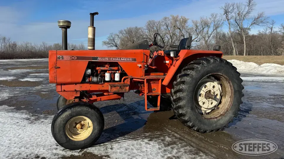 1975 Allis-Chalmers 200 2WD Tractor