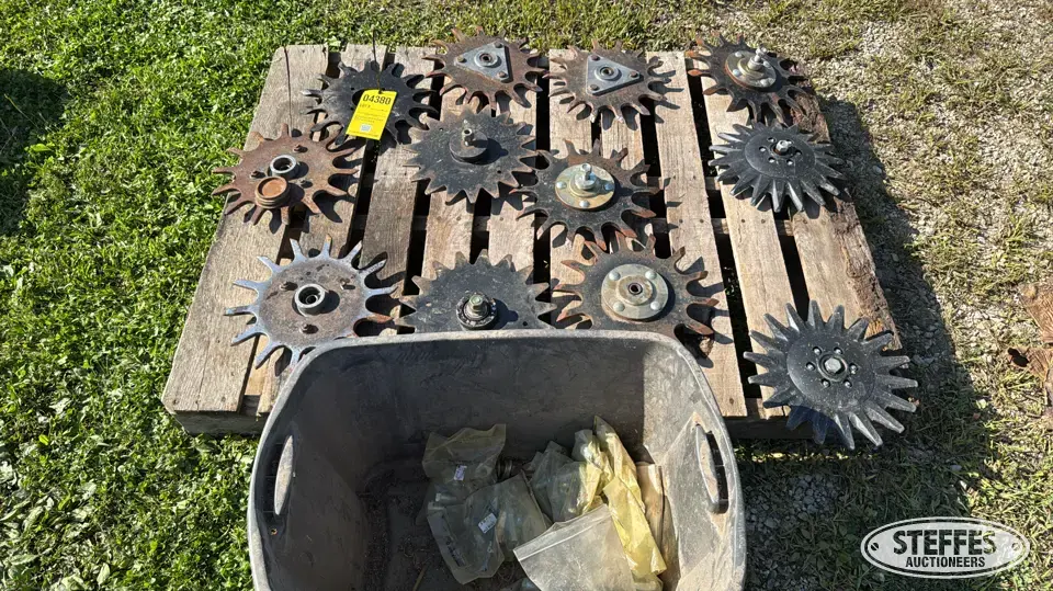 (12) Martin row cleaners Ag Equipment Part