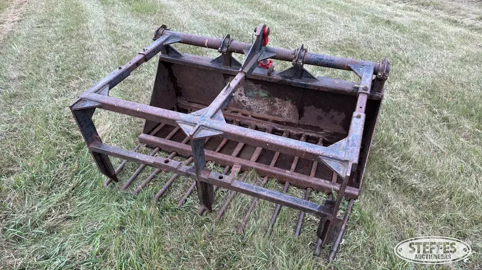 Skid steer manure grapple bucket Skid Steer Bucket