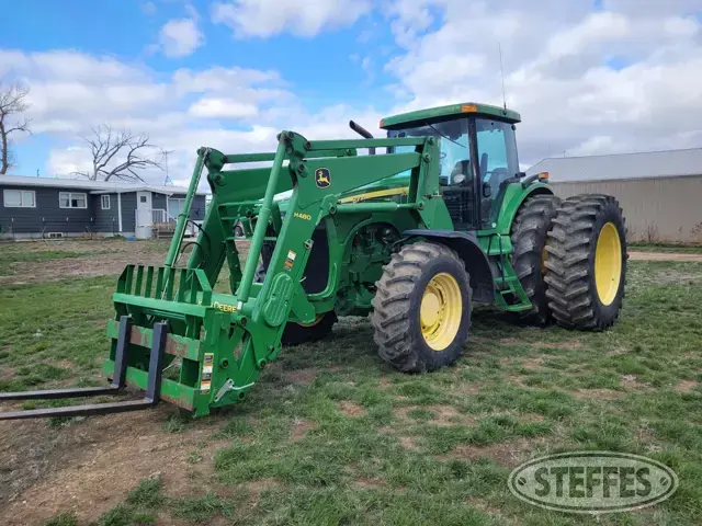 2002 John Deere 8220