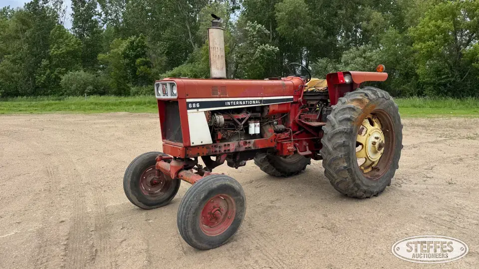 1978 International 686 2WD Tractor