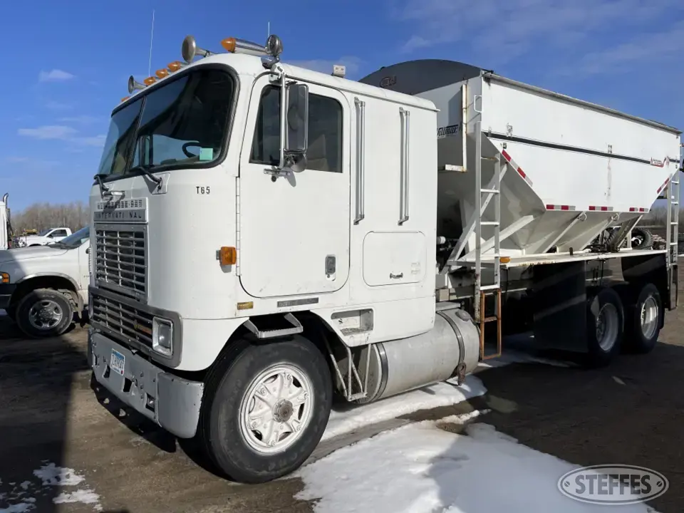 1986 IHC 9070 Tender Truck