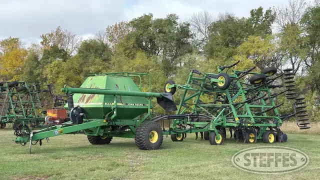 John Deere 610