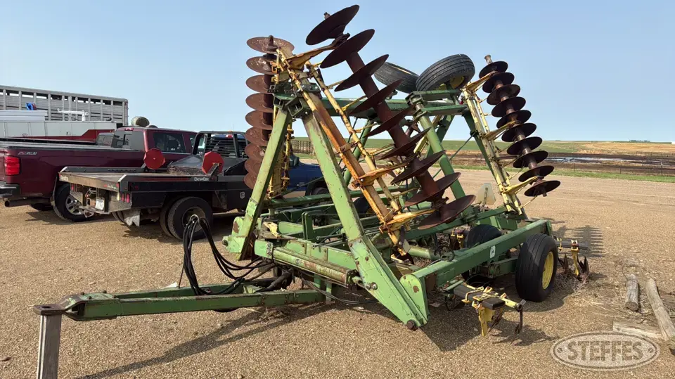 John Deere 330 Disc