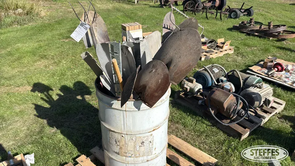 Lawn tools Lawn and Garden Accessory