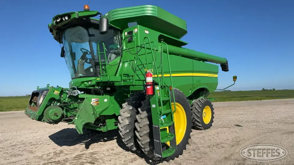 2012 John Deere S660 Combine