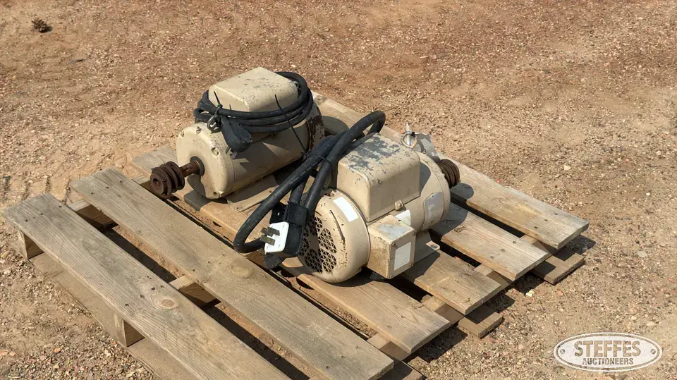 (2) Electric motors Farm Support Item