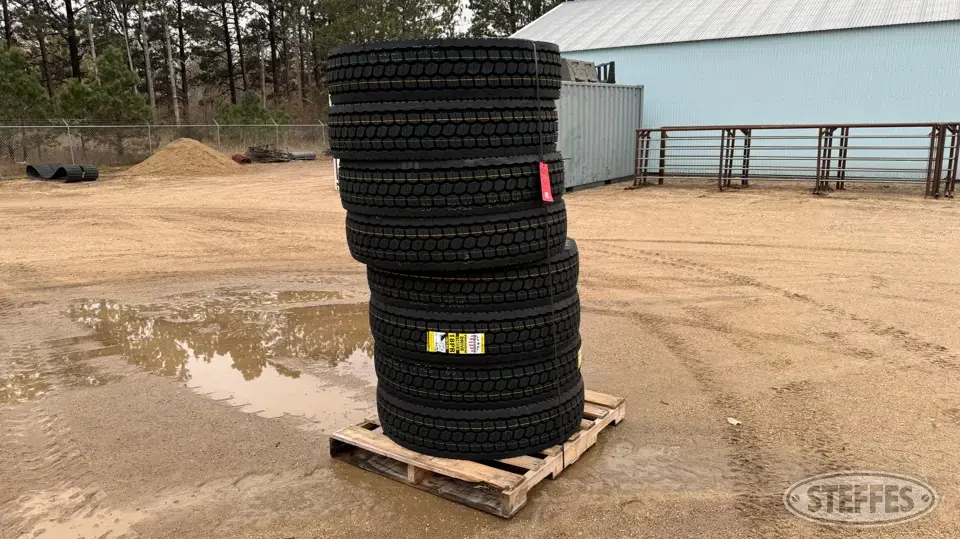 (8) Zwarthz 149/146L 11R22.5 tires Truck Tire