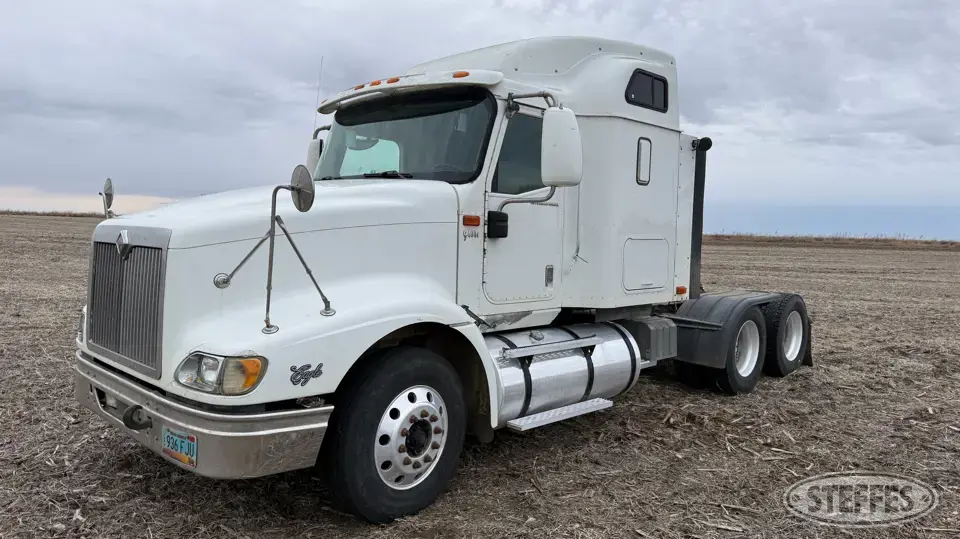 2004 International 9400i Eagle Conventional Truck with Sleeper