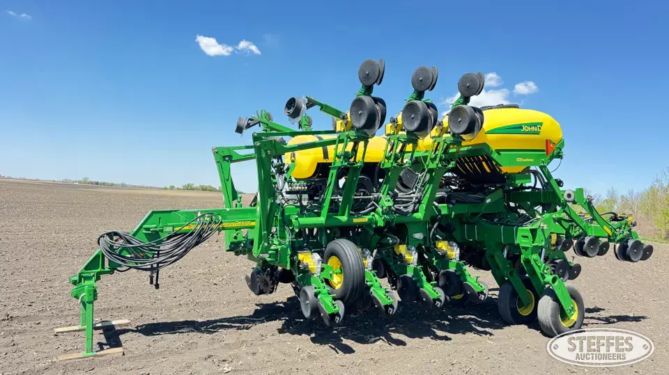 2005 John Deere 1790 12 or More Row Planter